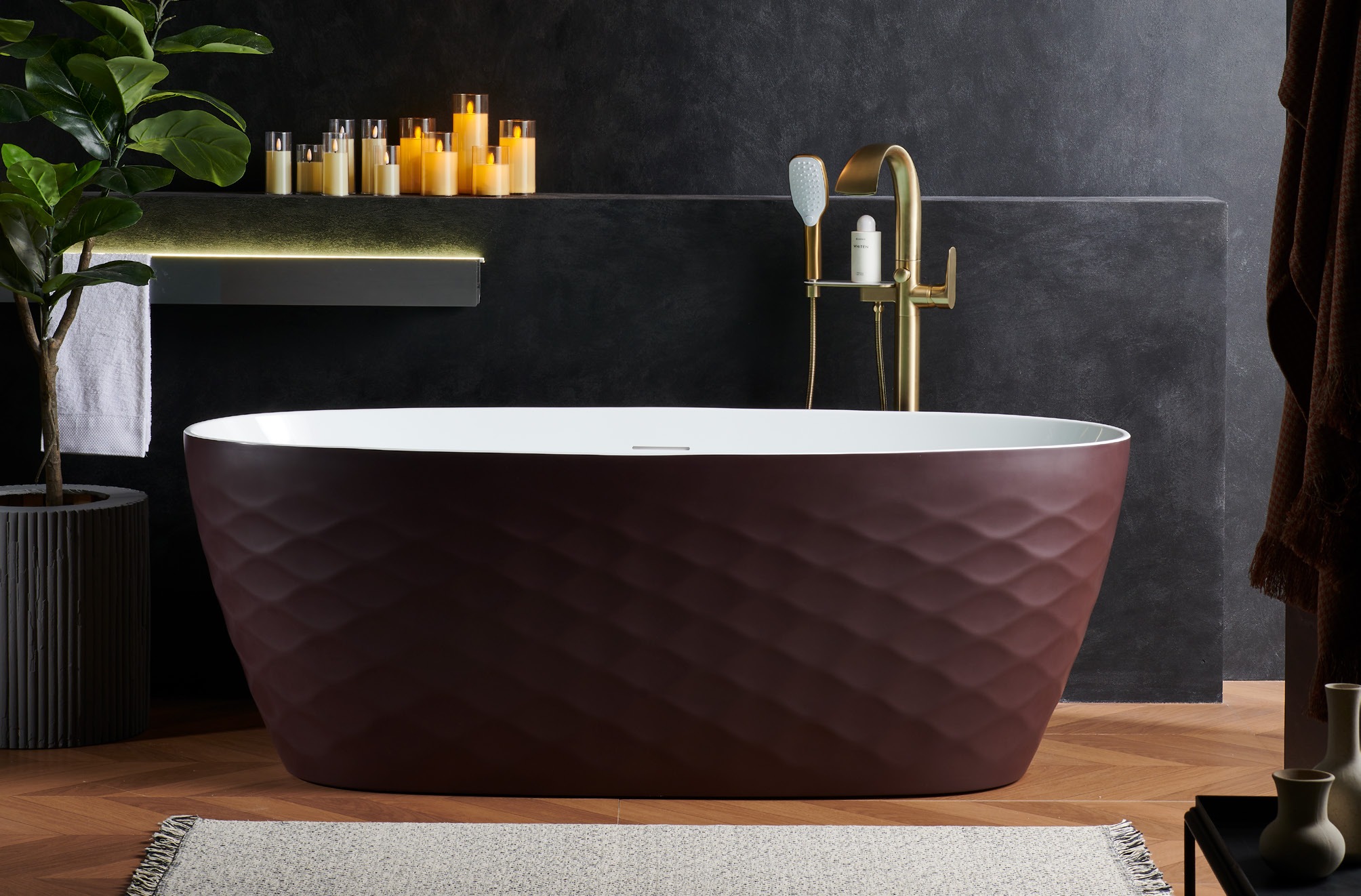 Textured Freestanding Bathtub